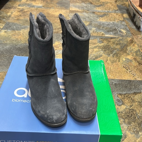 ABEO Blaine charcoal Suede Boot Shearling Tassel Size 9.5. - Picture 2 of 6